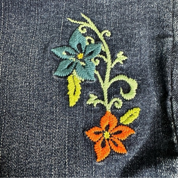 Harley Davidson Embroidered Jeans. Size 6 - Picture 10 of 14